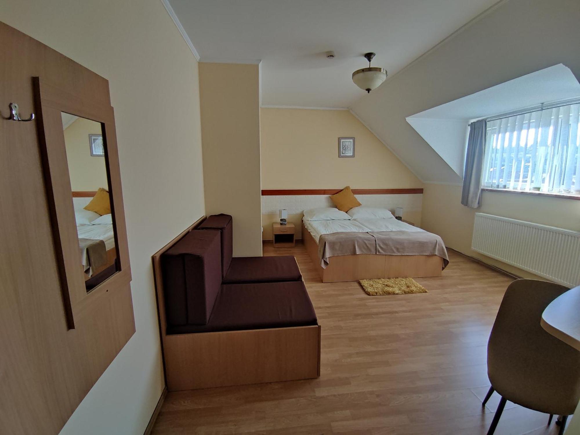 Invest Vendeghaz Bed & Breakfast Eger Room photo